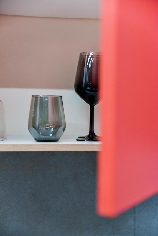 Central44 Yolo Casual Suite Atena Exterior foto