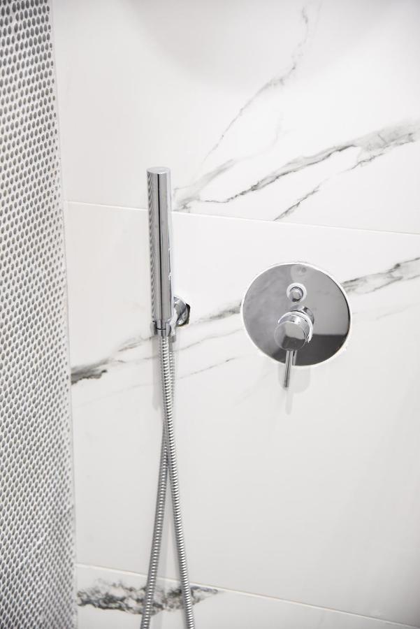 Central44 Yolo Casual Suite Atena Exterior foto